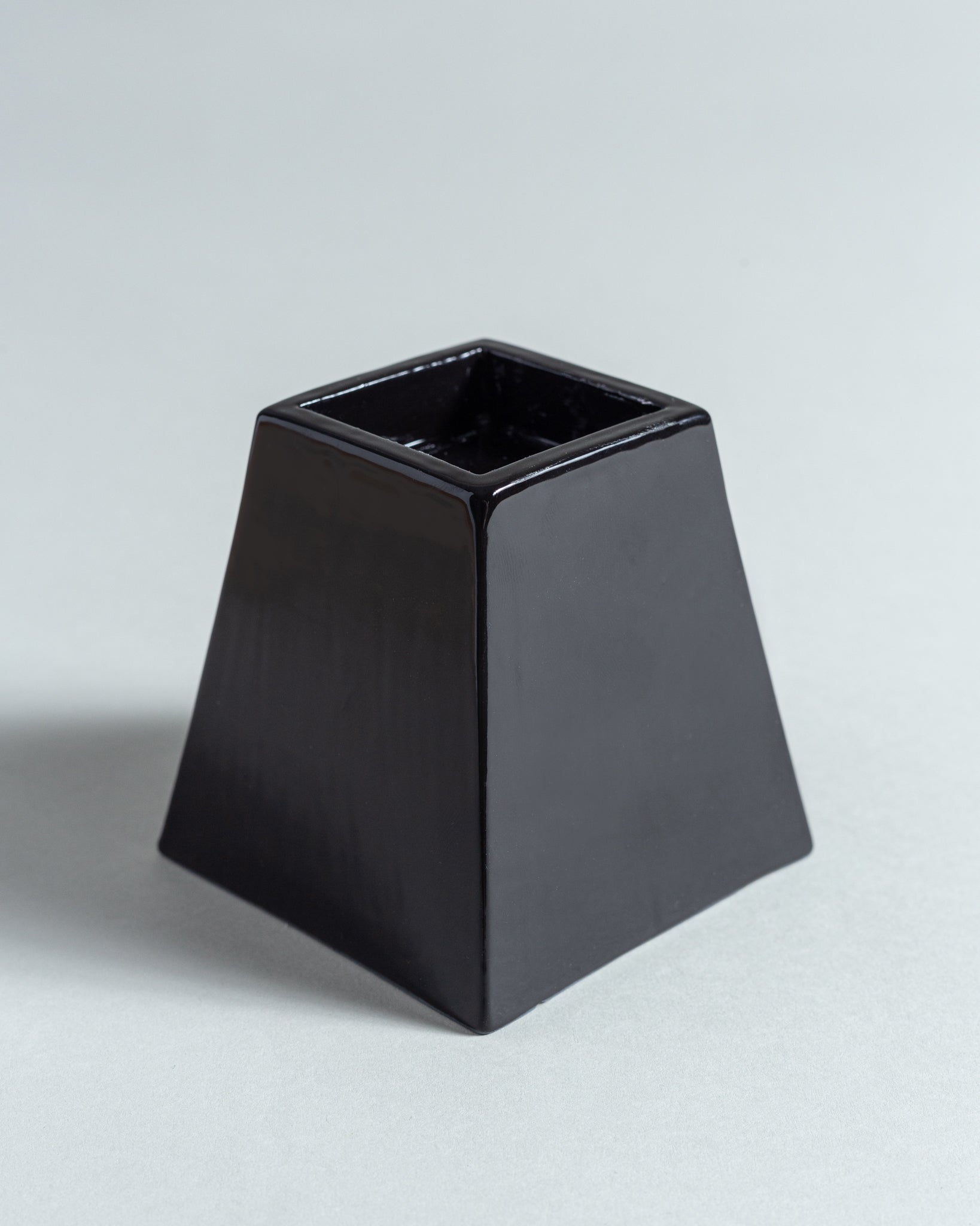 Holder 01: Square Footing